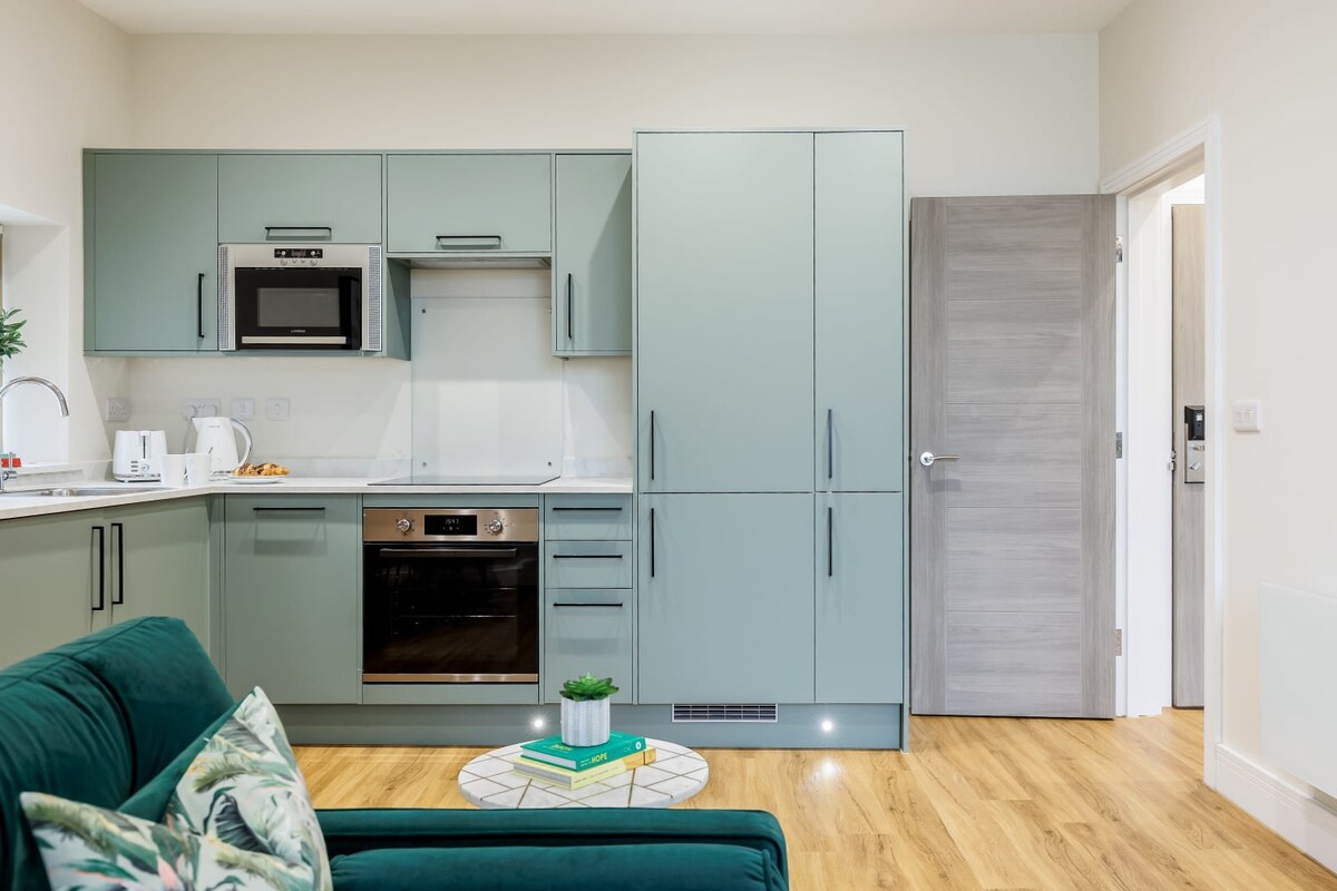 Beautiful, Bright 1-bed Apt w/ Free Parking & WiFi