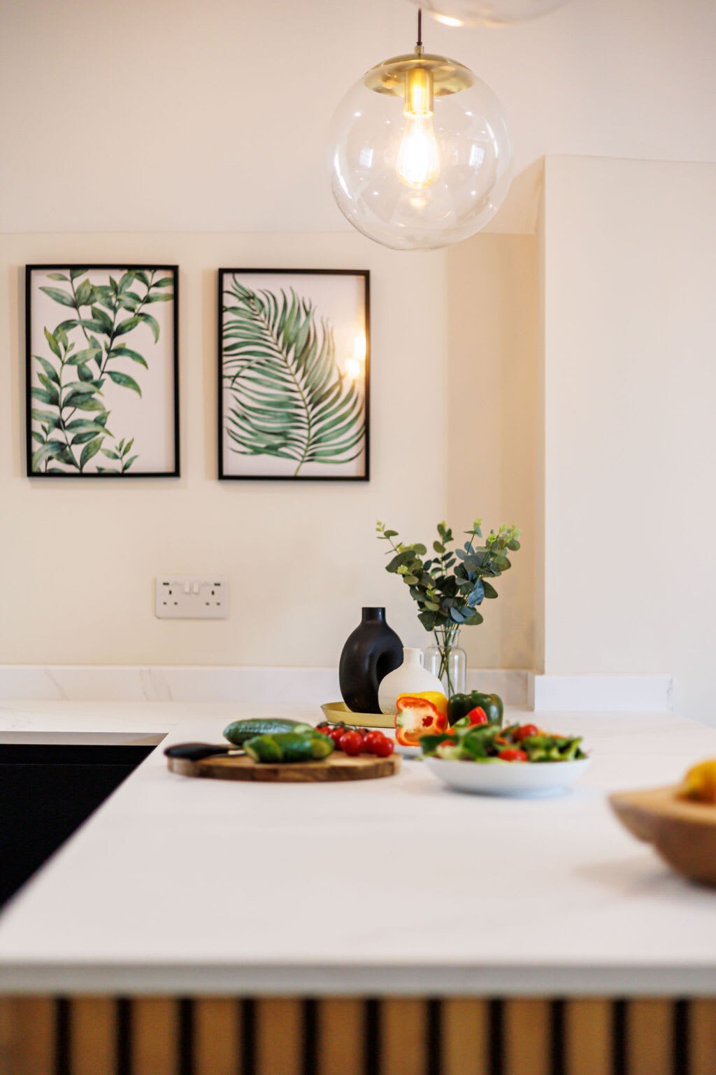Homely Penthouse w/ Balcony, Free Parking & Wi-Fi