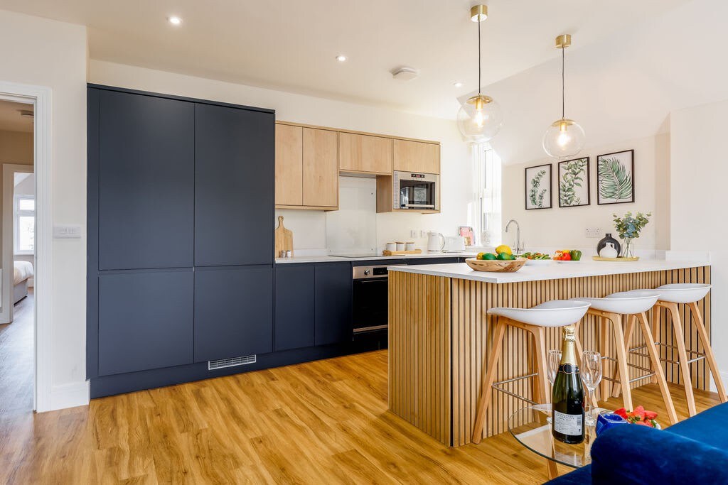 Homely Penthouse w/ Balcony, Free Parking & Wi-Fi