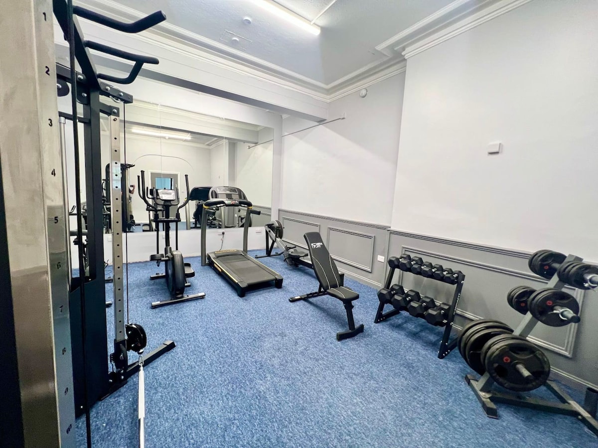Spacious 1-bed Studio Apt w/ Free Parking & WiFi