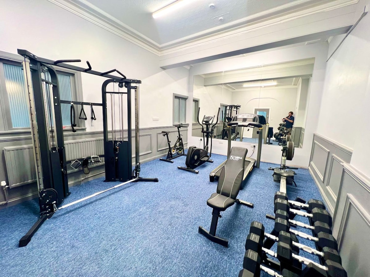 Spacious 1-bed Studio Apt w/ Free Parking & WiFi
