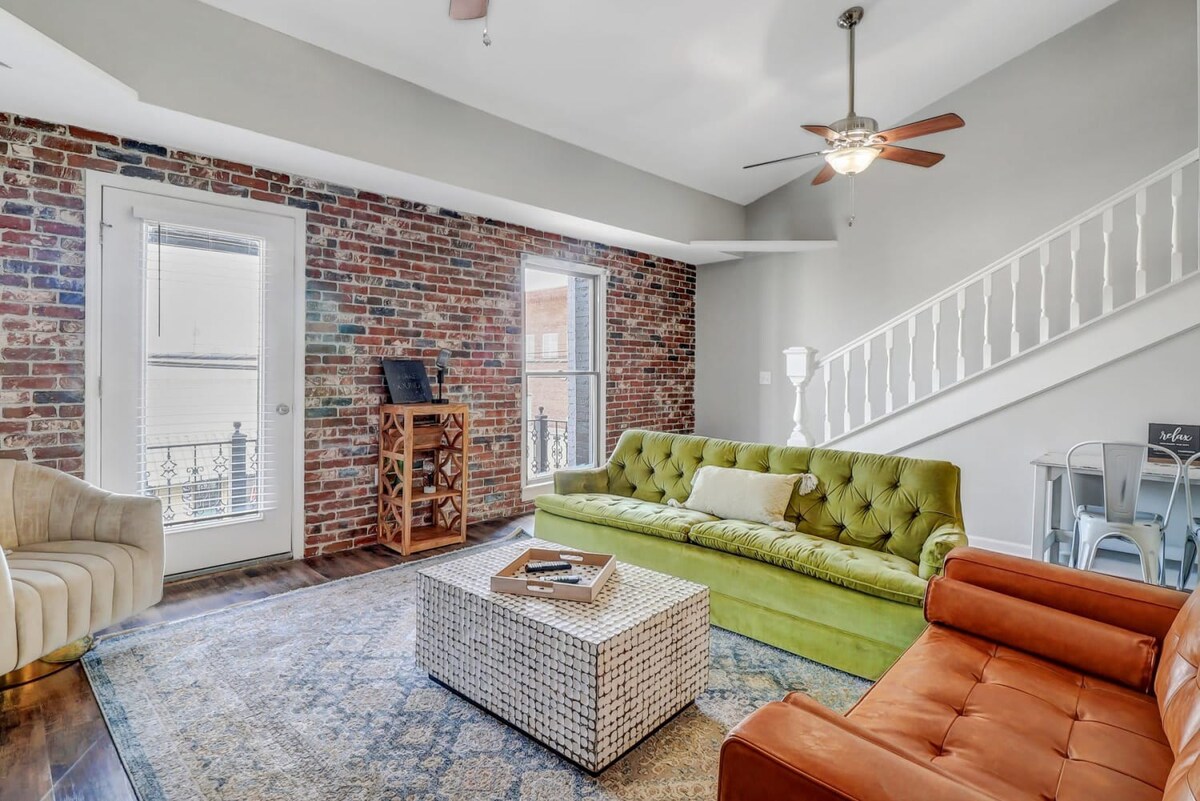 Eagle's Landing Loft-Downtown, Above Bull & Barrel