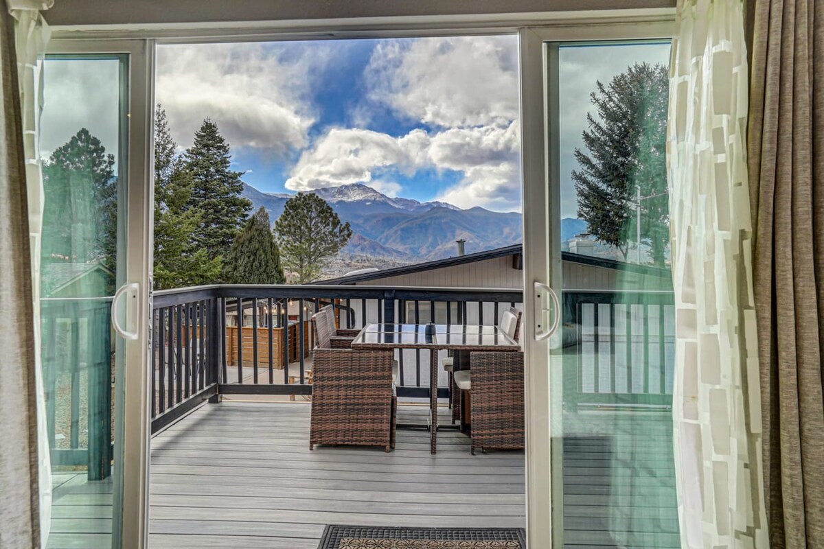 PeakView Lil Lux! Hot Tub & Mountain Views โ Colorado Springs, CO โ vacation rental