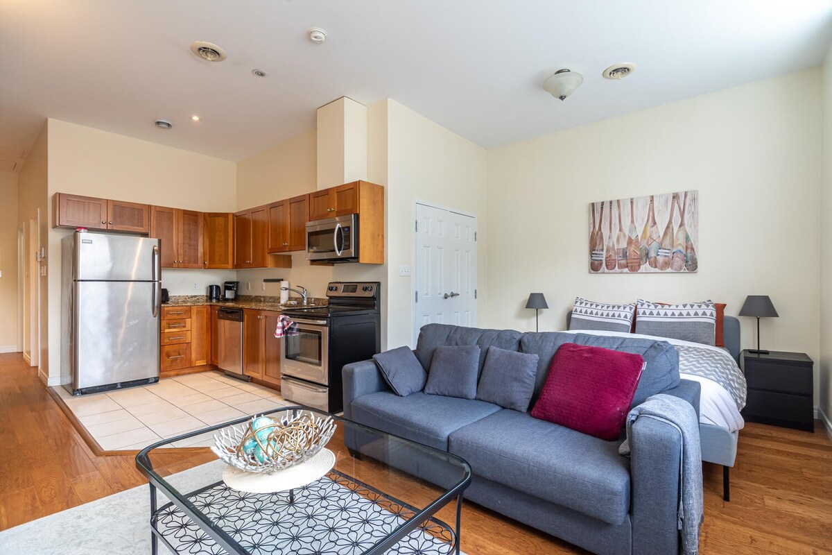 Chic Studio Loft With Ac And Fast Wifi - Stylish Urban Oasis - Halifax
