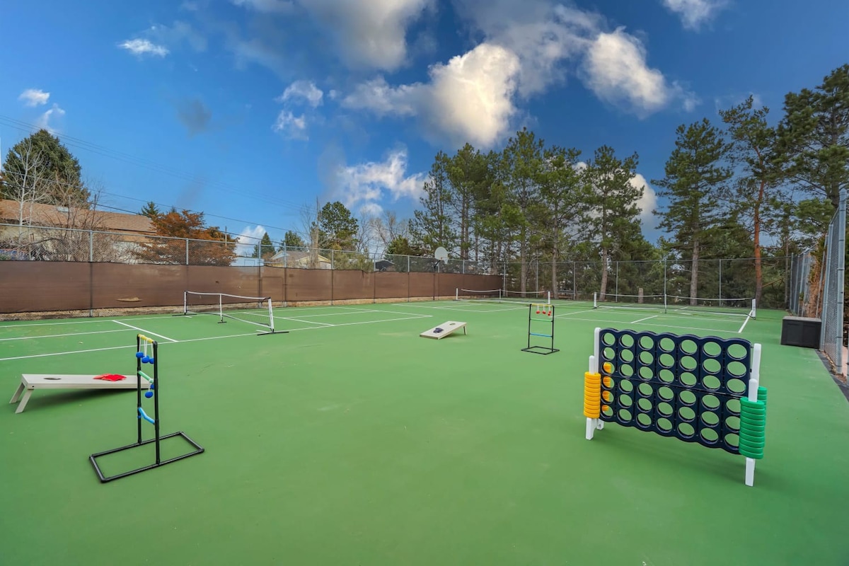 Pickleball Palace! Courts & Games & Hot Tub & BBQ! — Colorado Springs, CO — vacation rental