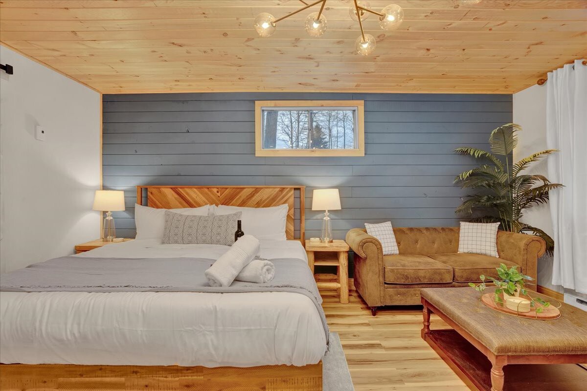 Stunning Pocono Modern | Firepits | Pickleball