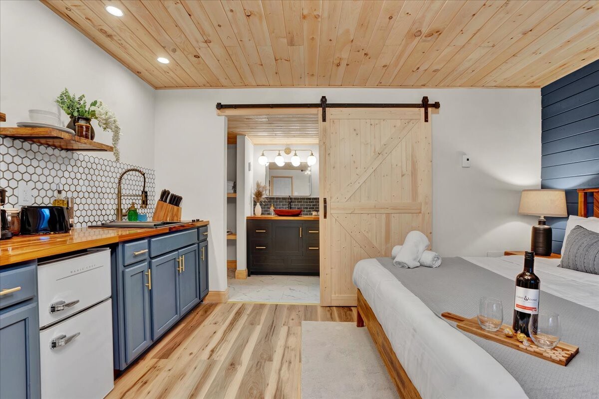 Modern Pocono Charmer | Firepits | Pet-Friendly