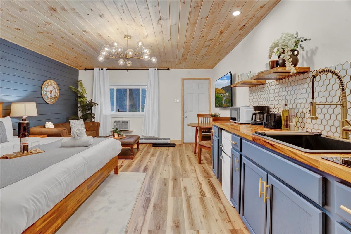 Modern Pocono Charmer | Firepits | Pet-Friendly