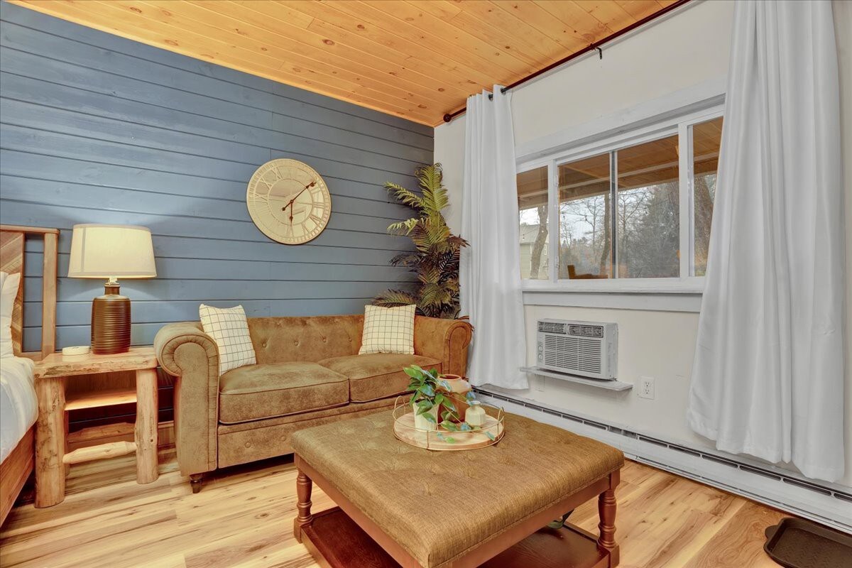 Modern Pocono Charmer | Firepits | Pet-Friendly