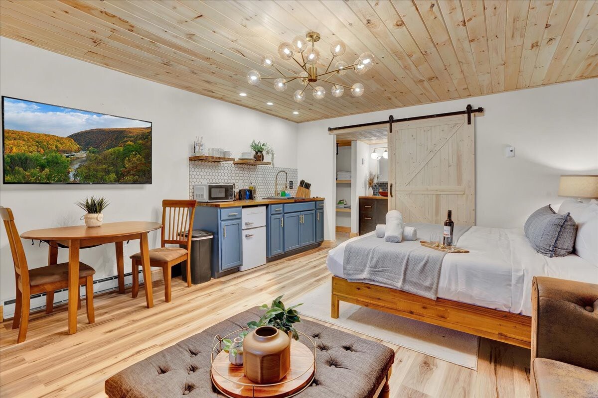 Modern Pocono Charmer | Firepits | Pet-Friendly