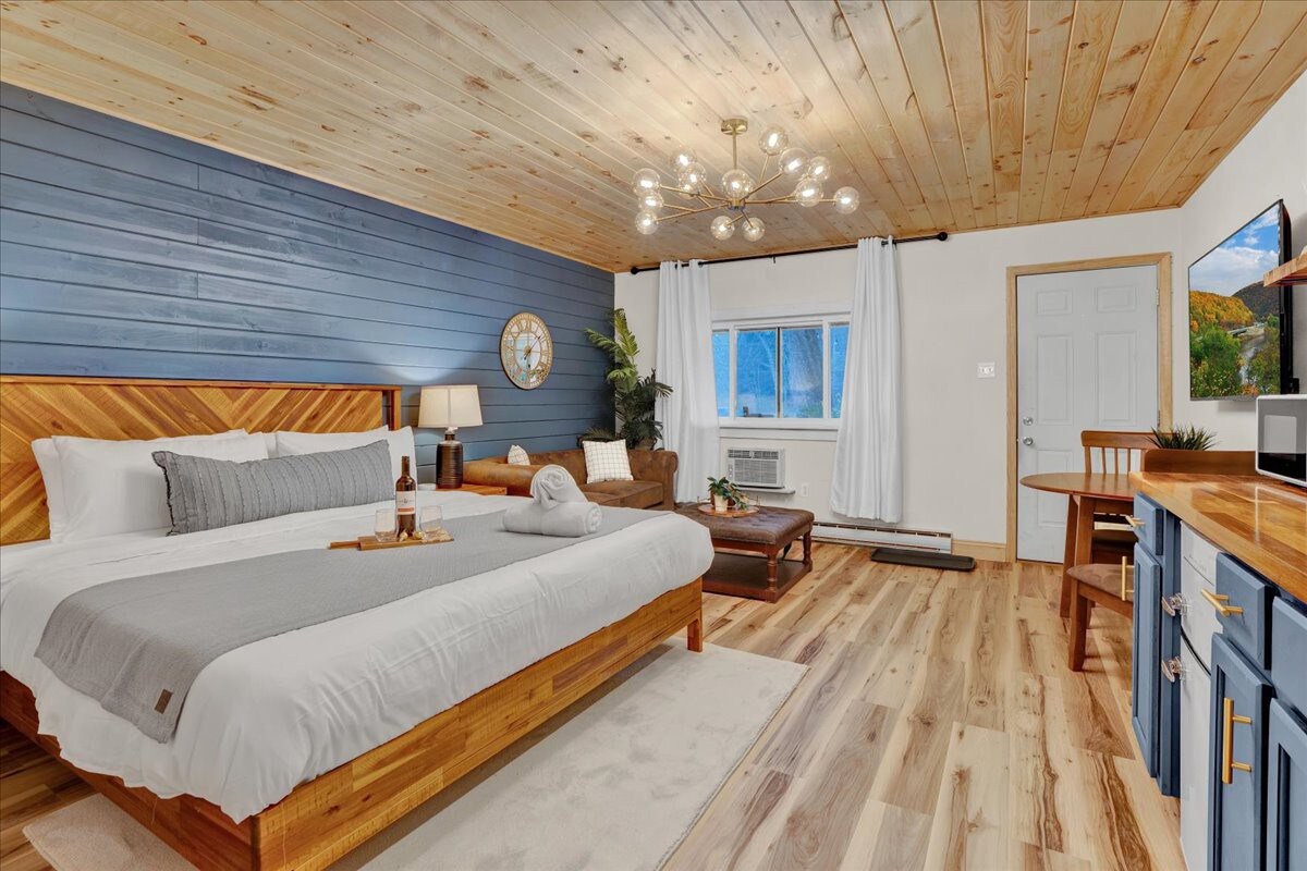 Modern Pocono Charmer | Firepits | Pet-Friendly