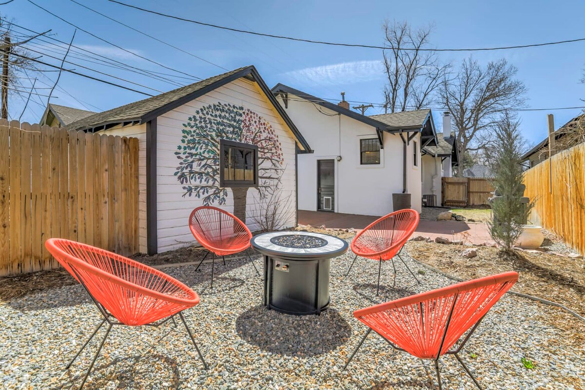 Downtown Old North End Cottage fire pit grill yard — Colorado Springs, CO — vacation rental