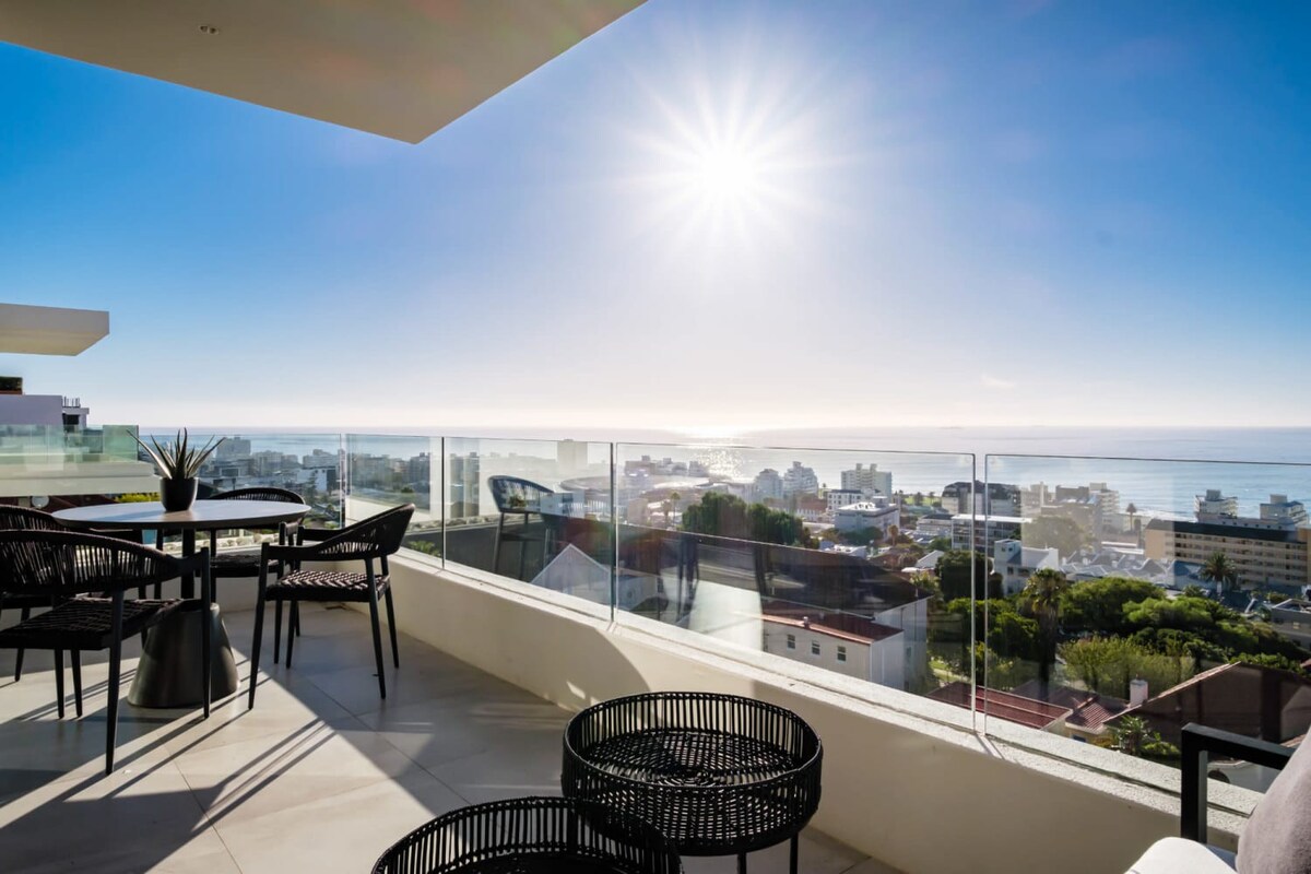 Luxurious Penthouse w Sweeping Views Sea Point Penthouse 5