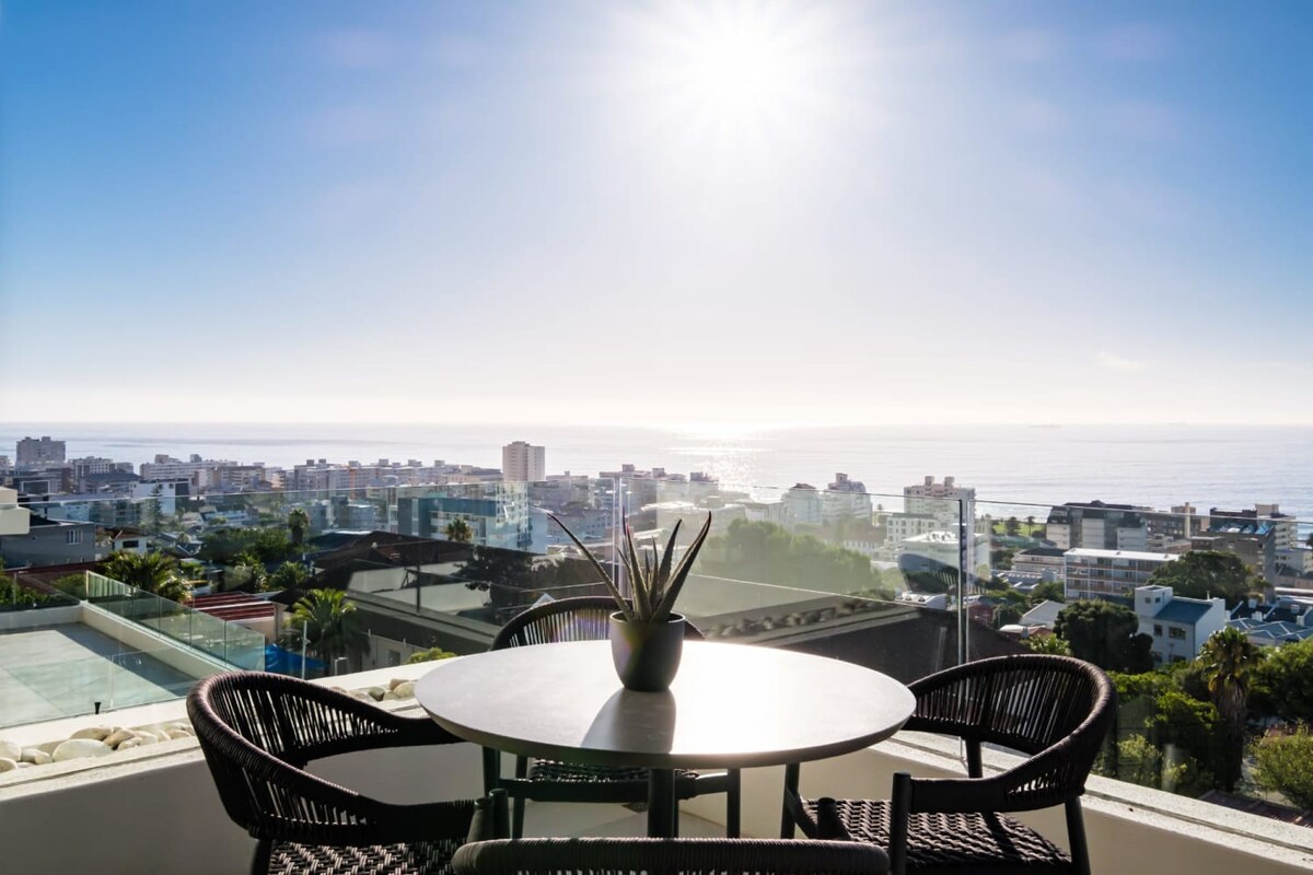 Luxurious Penthouse w Sweeping Views Sea Point Penthouse 6