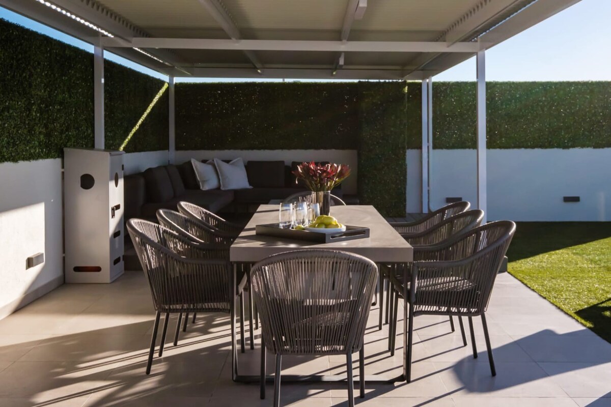 Luxurious Penthouse w Sweeping Views Sea Point Penthouse 9
