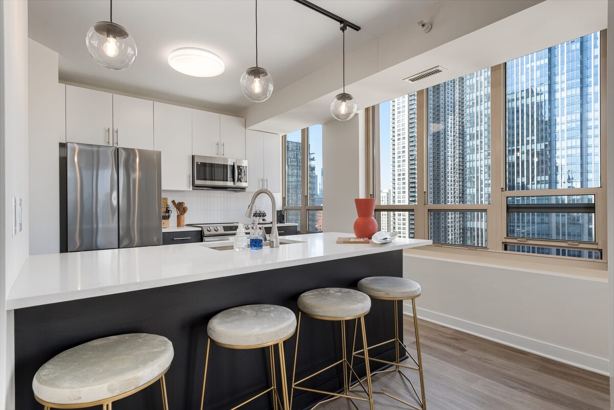 Luxury 2BR on Michigan Ave with Private Balcony interior 2