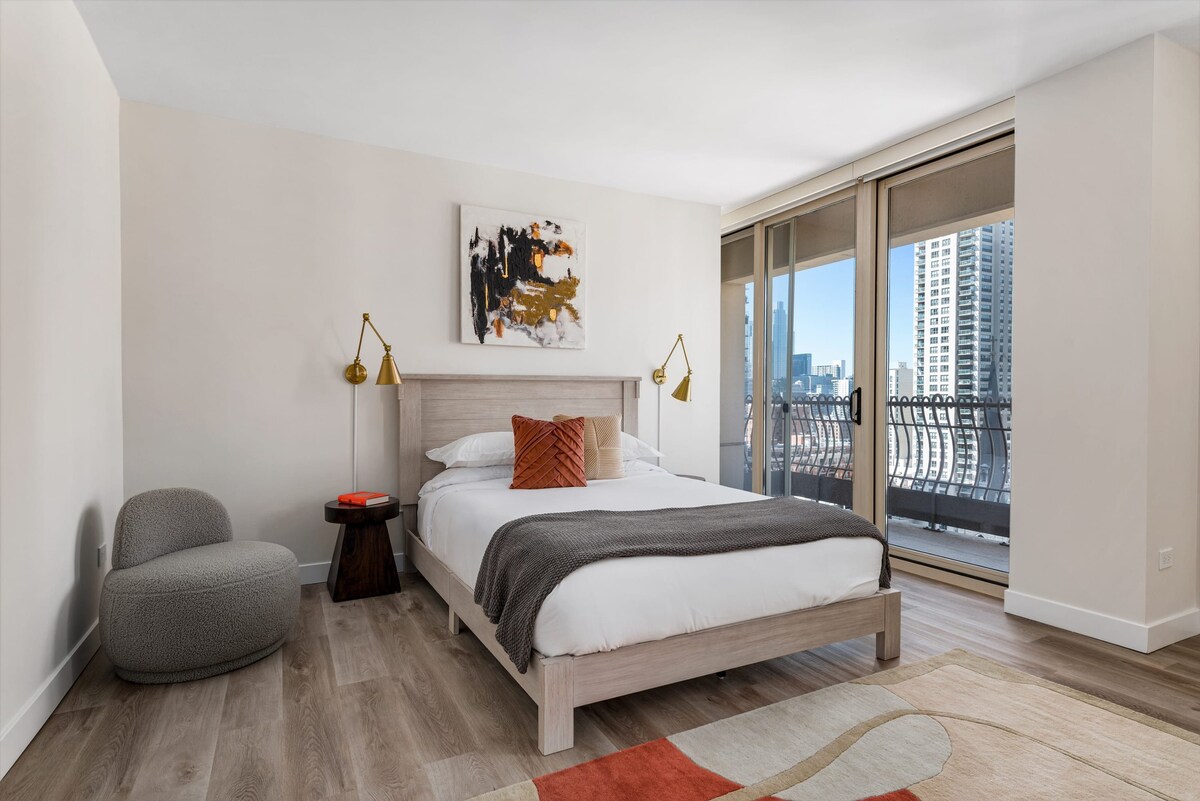 Luxury 2BR on Michigan Ave with Private Balcony interior 3