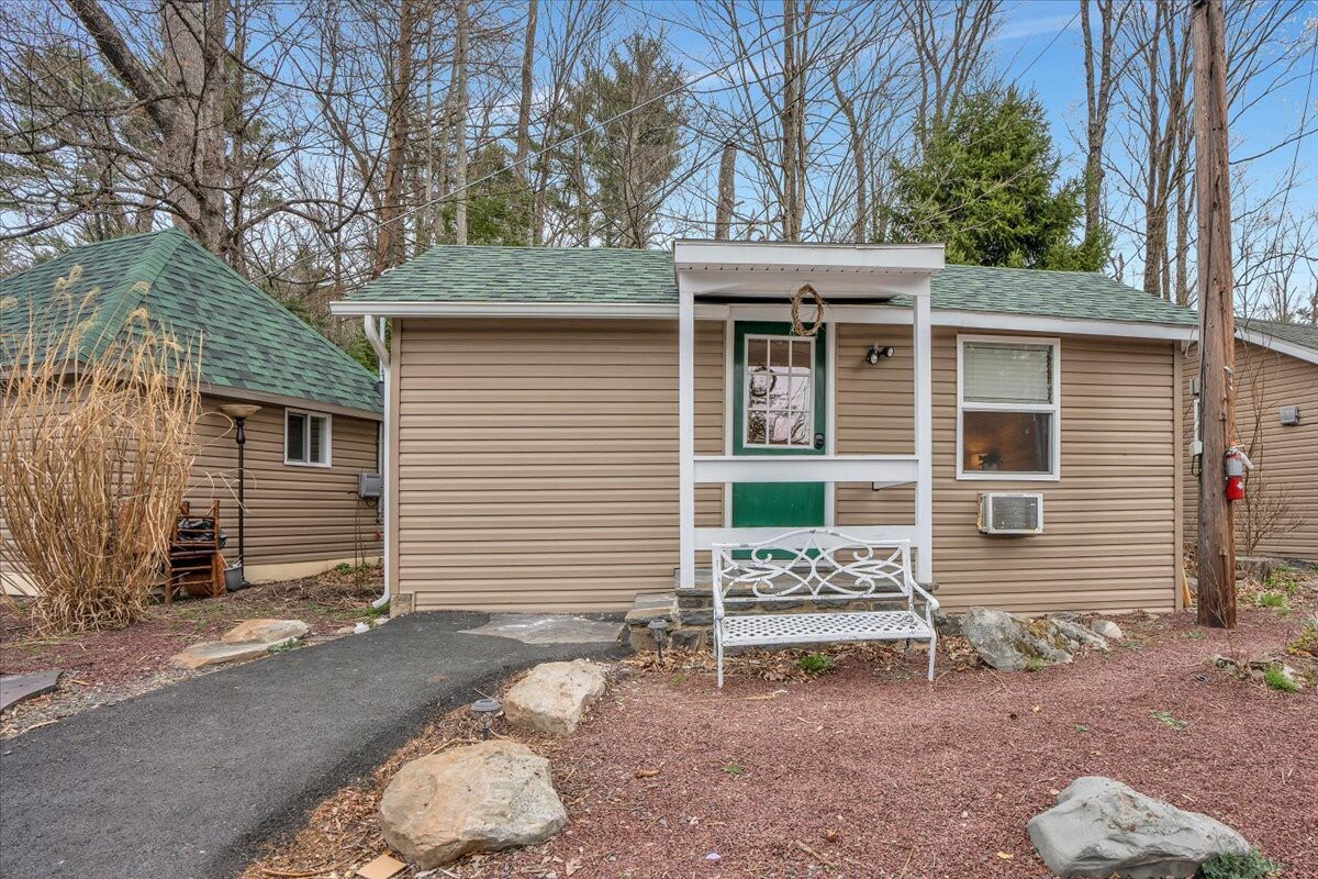 Elements Pocono Cabin | Pickleball | Firepits