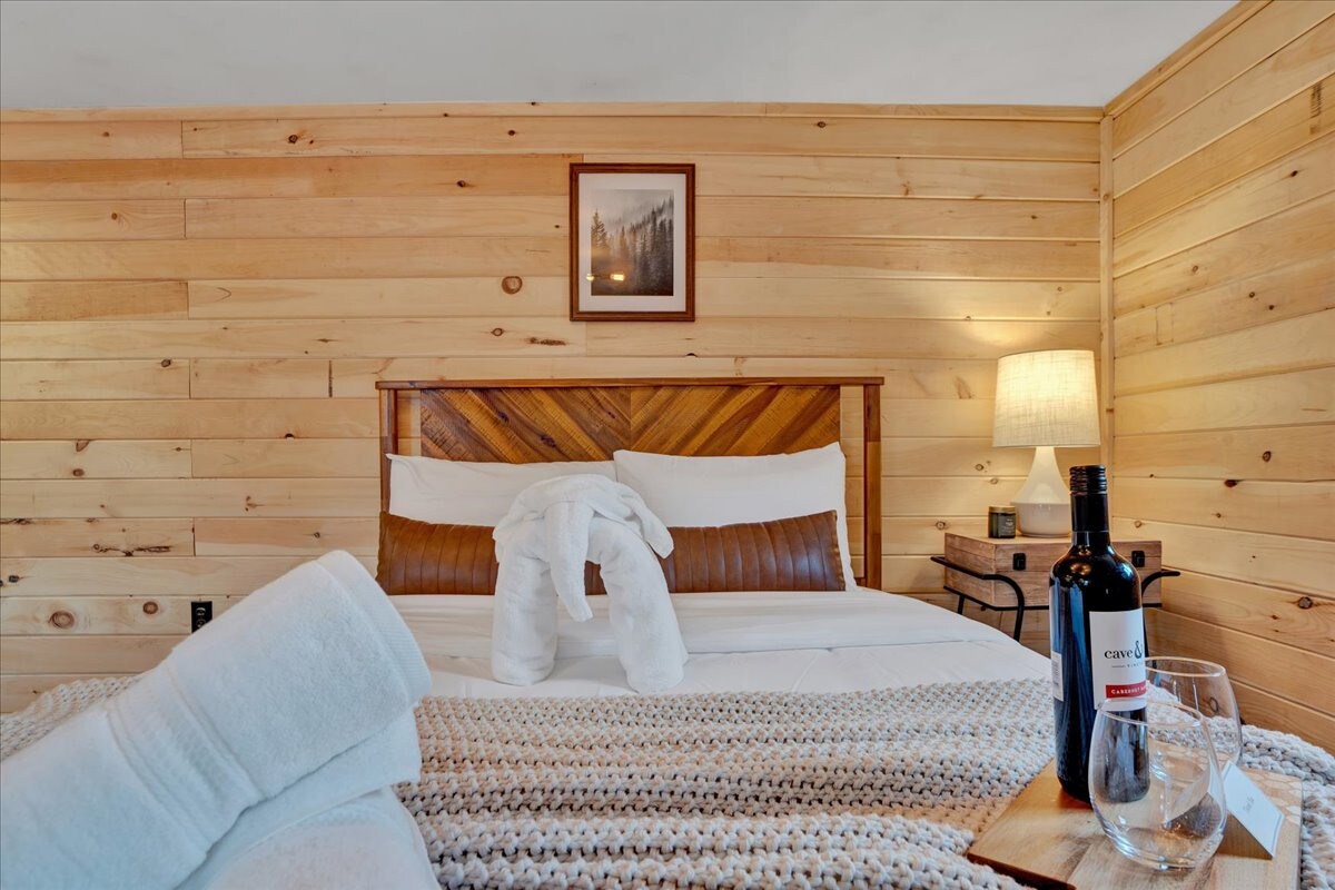 Elements Pocono Cabin | Pickleball | Firepits