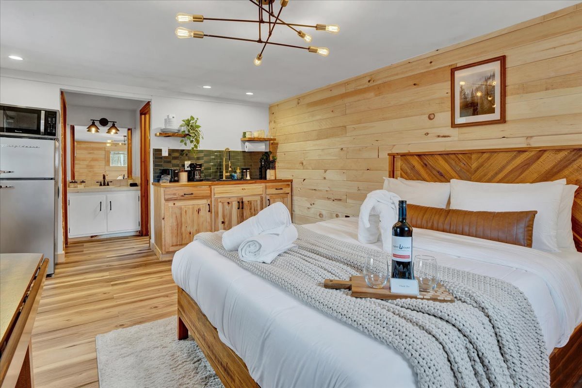 Elements Pocono Cabin | Pickleball | Firepits — Barrett Township, PA — vacation rental