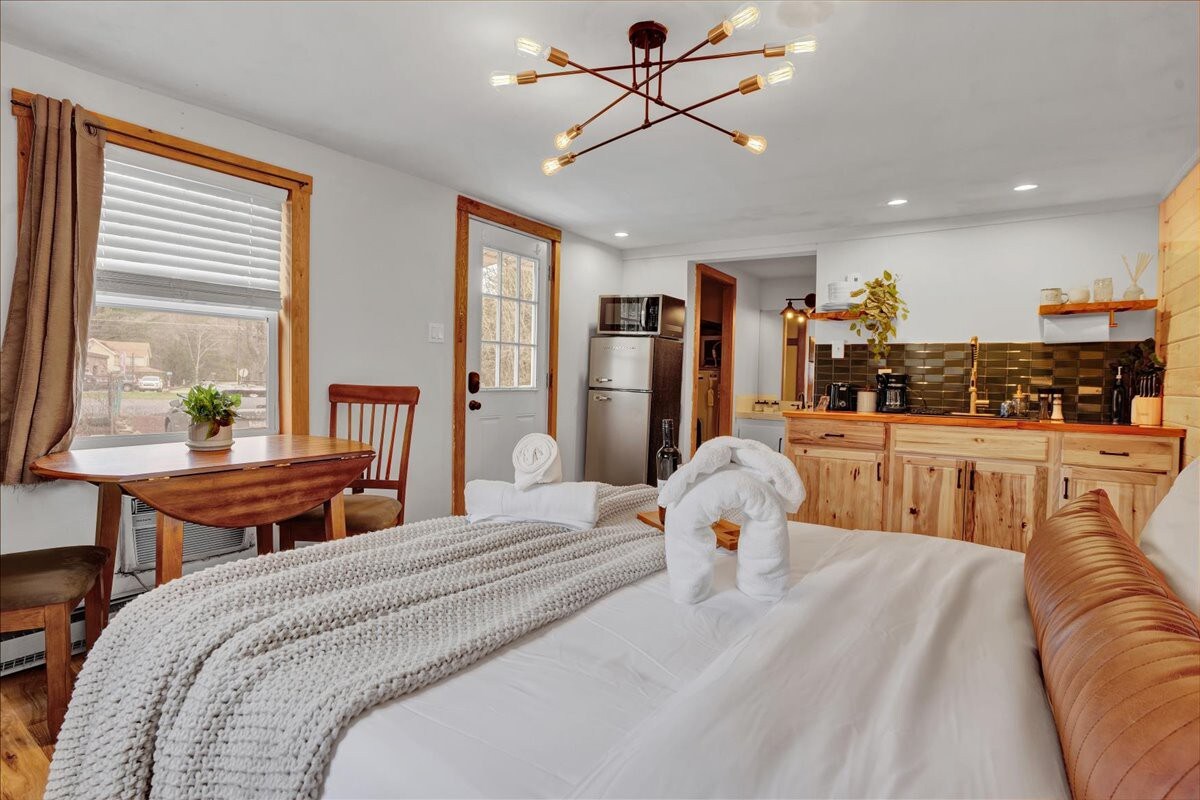 Elements Pocono Cabin | Pickleball | Firepits