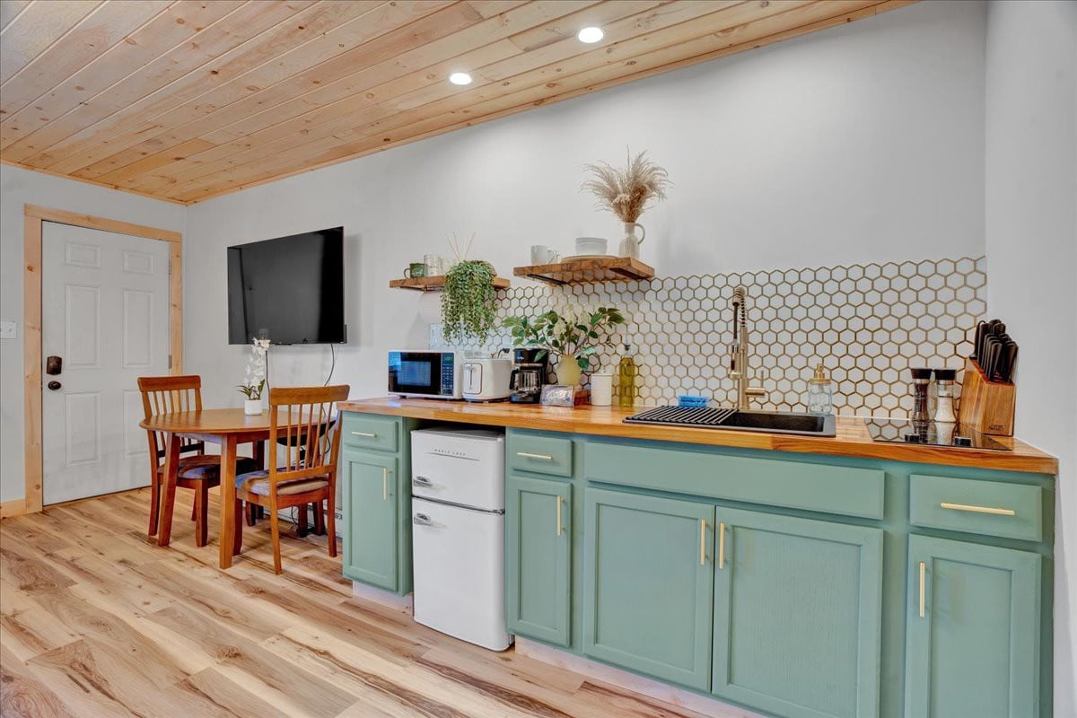 Elements Pocono Modern | Firepits | Pet Friendly