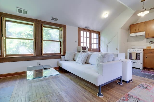 Sojourn STUDIO E Capitol Carriage House — District of Columbia, DC — vacation rental