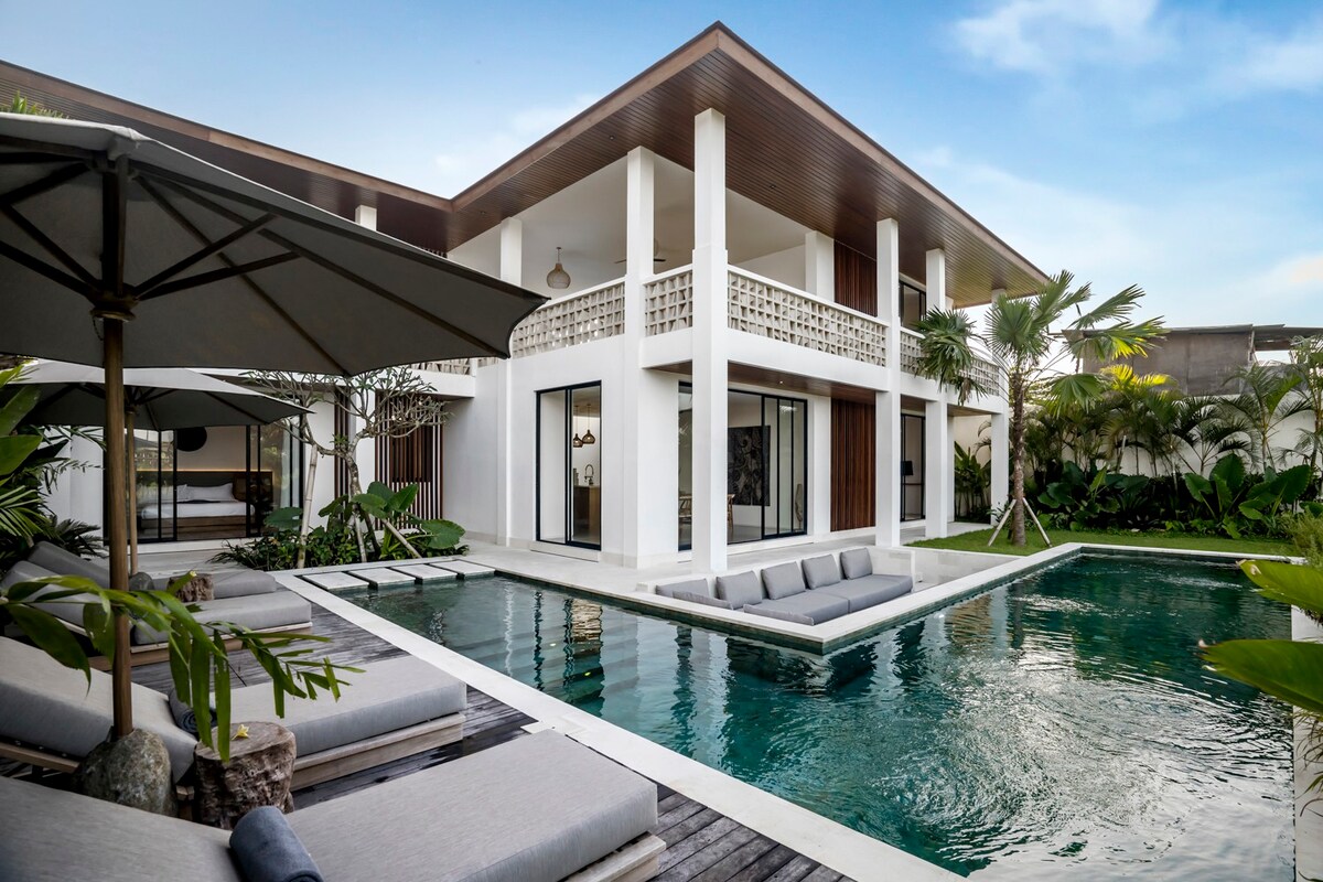 Yudistira 4BR Villa w/infinity Pool in Pererenan — Canggu, Bali — vacation rental