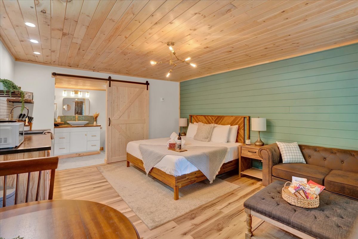 Stunning Pocono Modern | Firpits | Pets OK — Barrett Township, PA — vacation rental