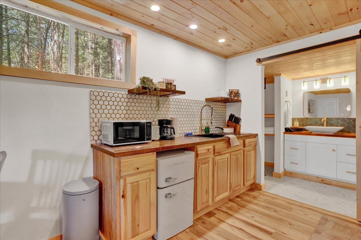 Stunning Pocono Modern | Firpits | Pets OK