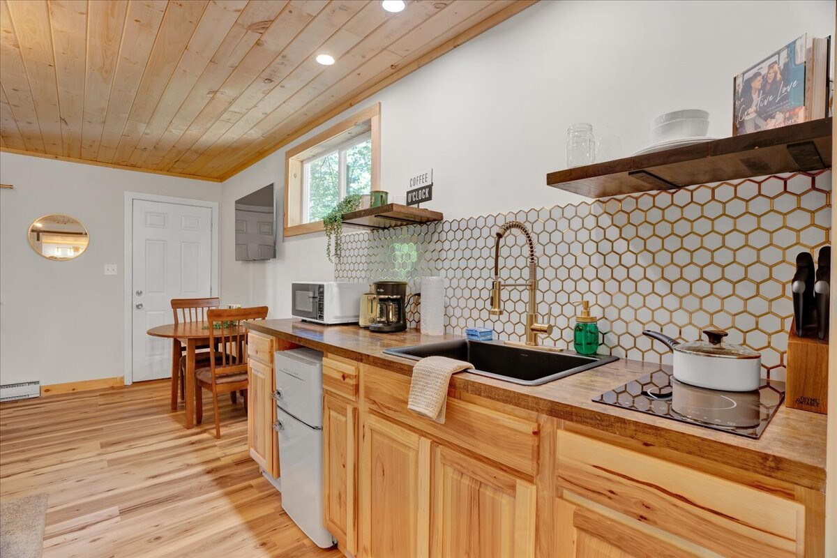 Stunning Pocono Modern | Firpits | Pets OK