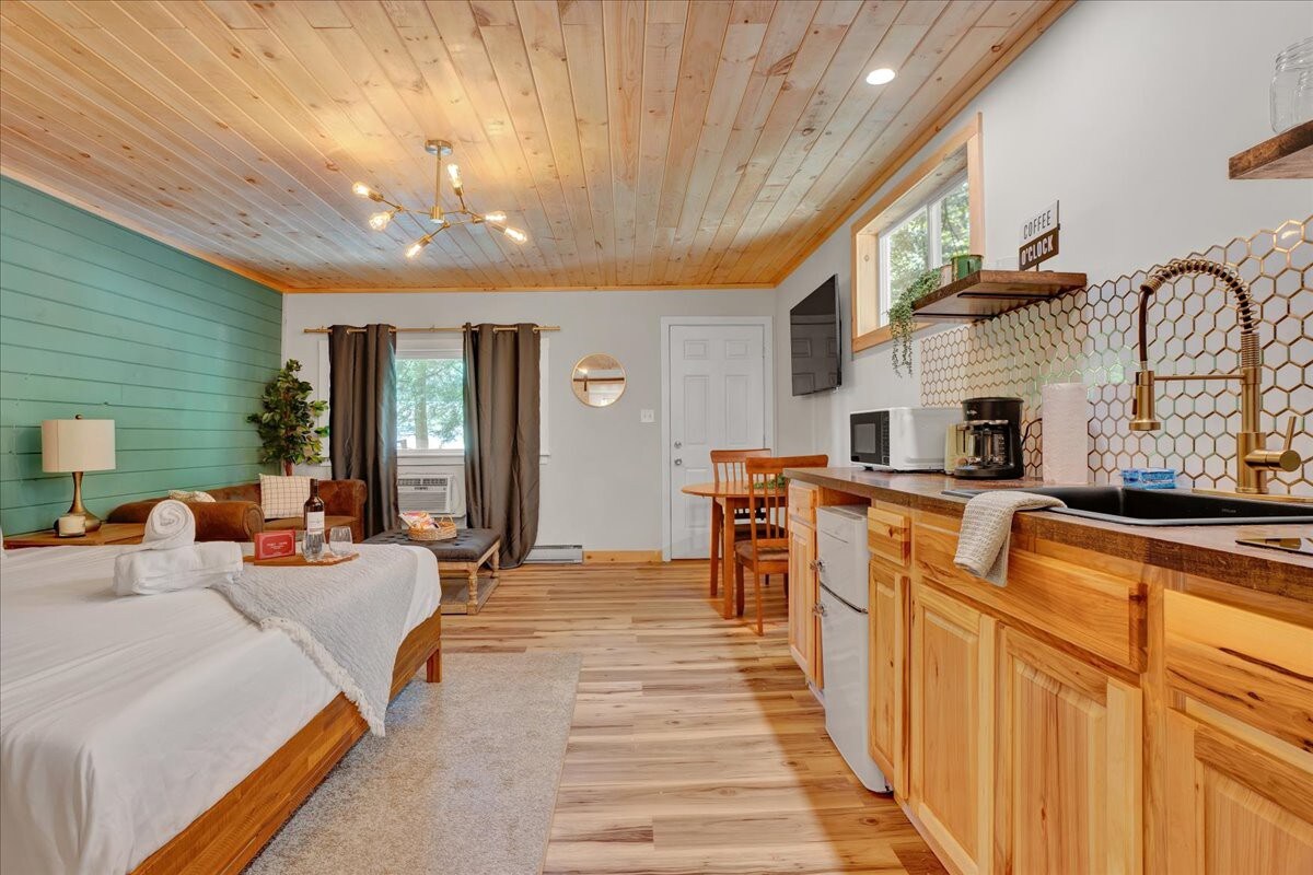 Stunning Pocono Modern | Firpits | Pets OK