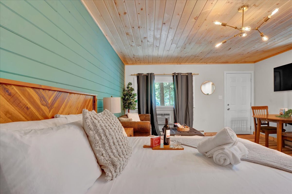 Stunning Pocono Modern | Firpits | Pets OK