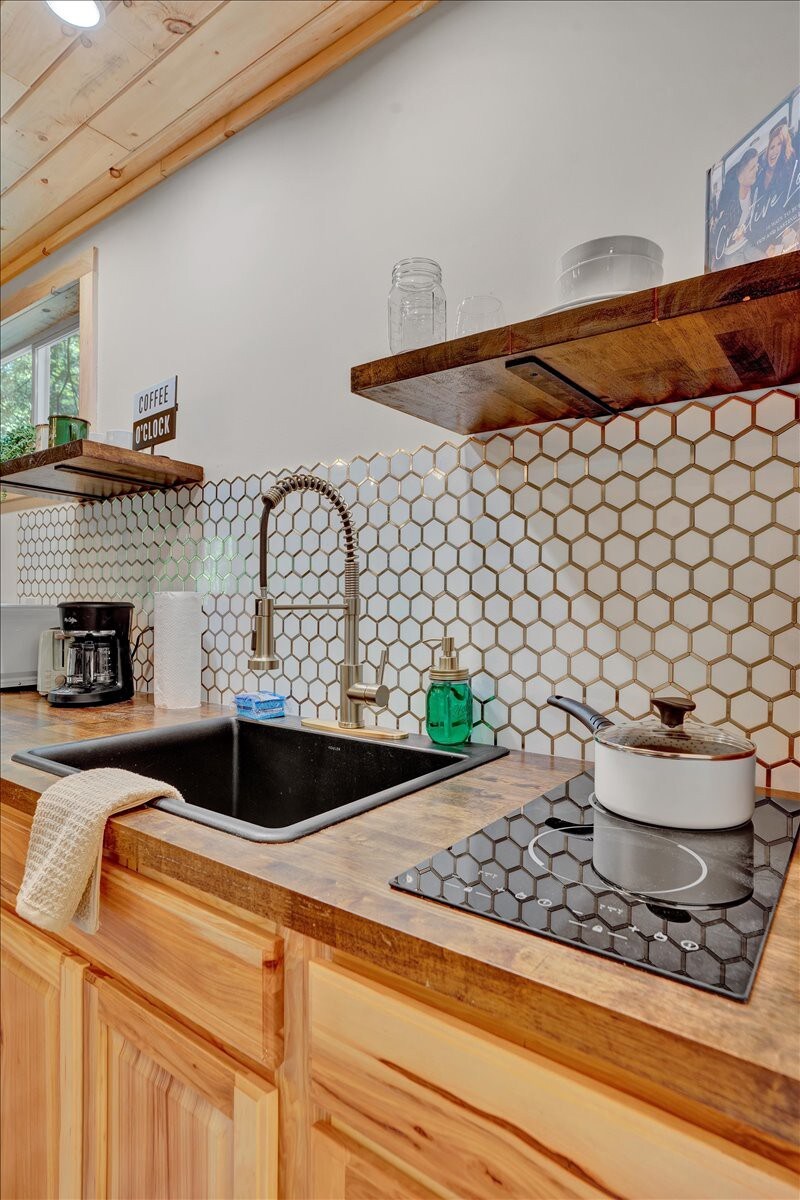 Stunning Pocono Modern | Firpits | Pets OK