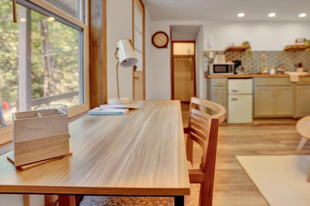 Elements Pocono Cabin | Firepit -Desk & Pickleball