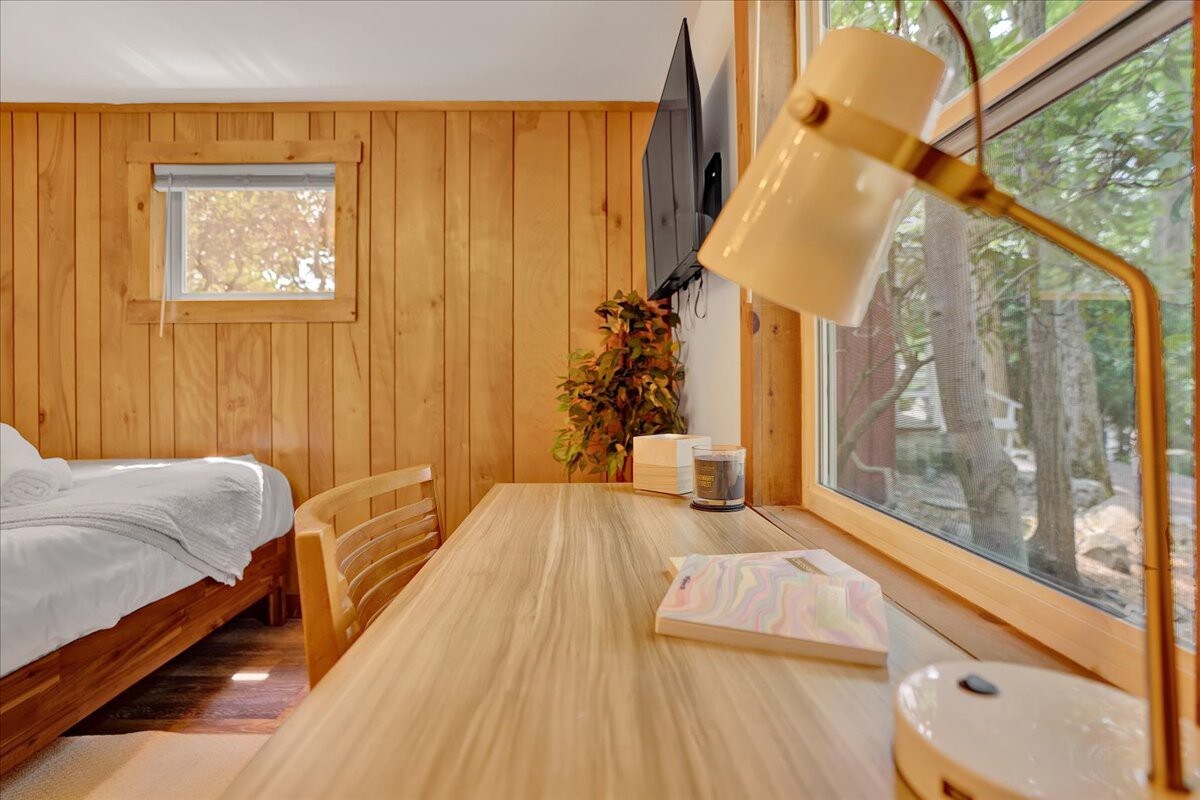 Elements Pocono Cabin | Firepit -Desk & Pickleball