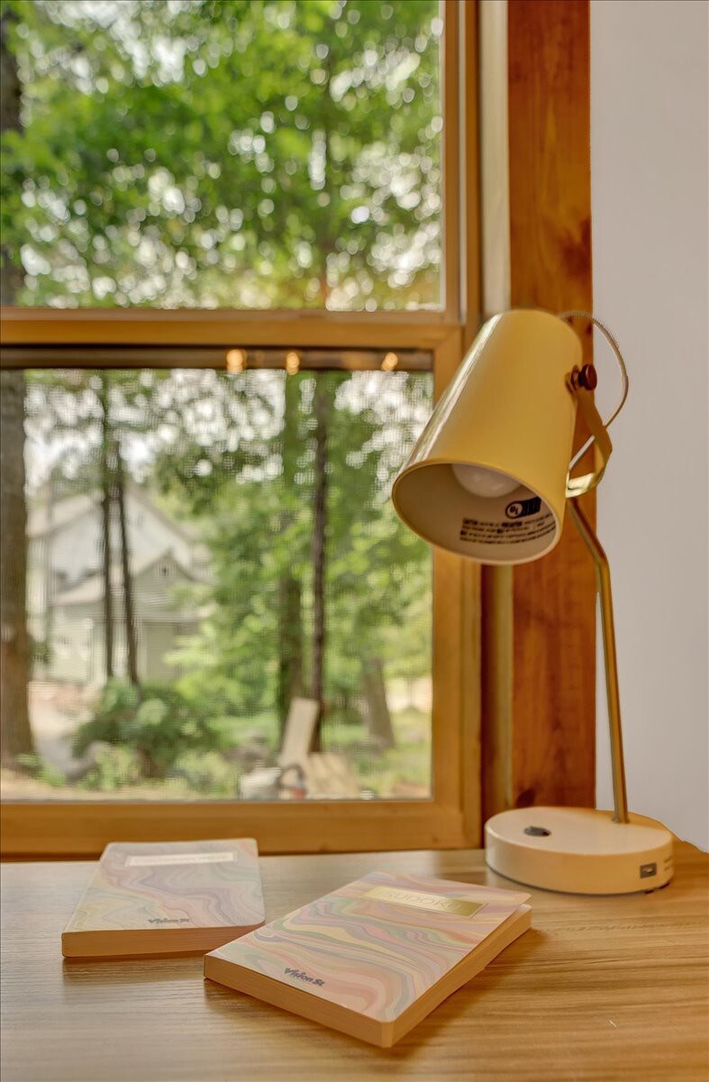 Elements Pocono Cabin | Firepit -Desk & Pickleball