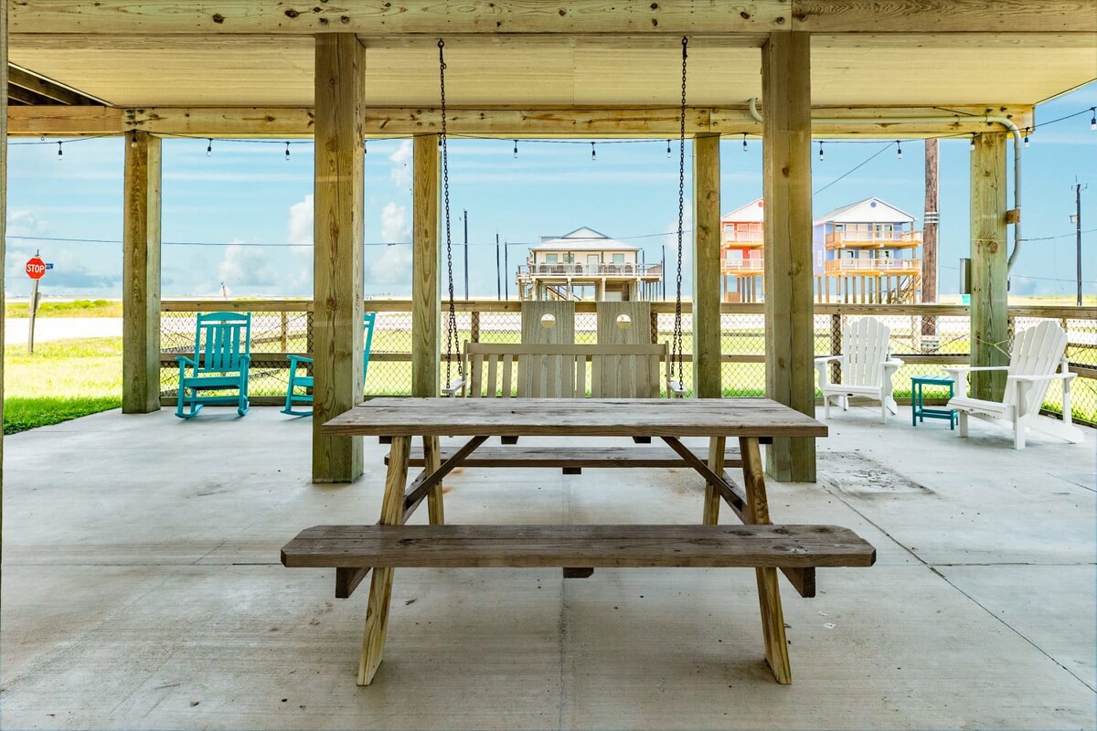 7 Palms of Surfside Fenced Yard Pup Friendly Perks