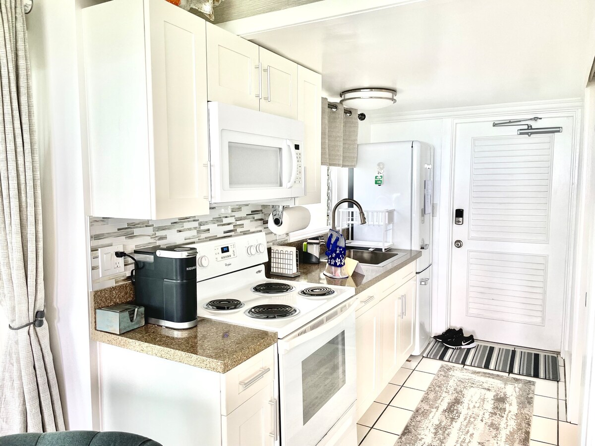 Adorable Beachfront Cottage — Hauula, HI — vacation rental