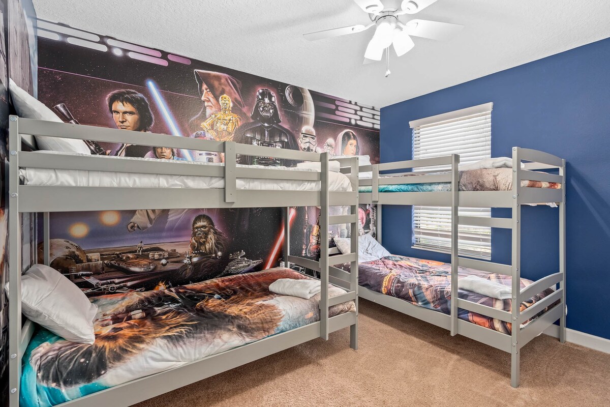 Sleeps 15! + Heated Pool+ Lazy River + Game room