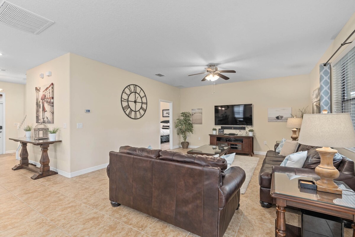 Sleeps 15! + Heated Pool+ Lazy River + Game room