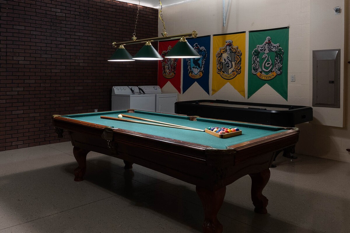 Sleeps 15! + Heated Pool+ Lazy River + Game room