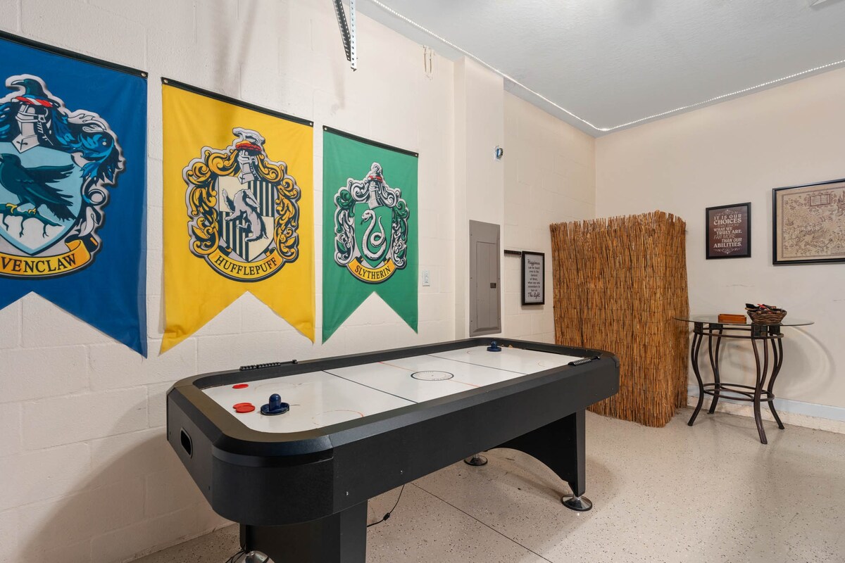 Sleeps 15! + Heated Pool+ Lazy River + Game room