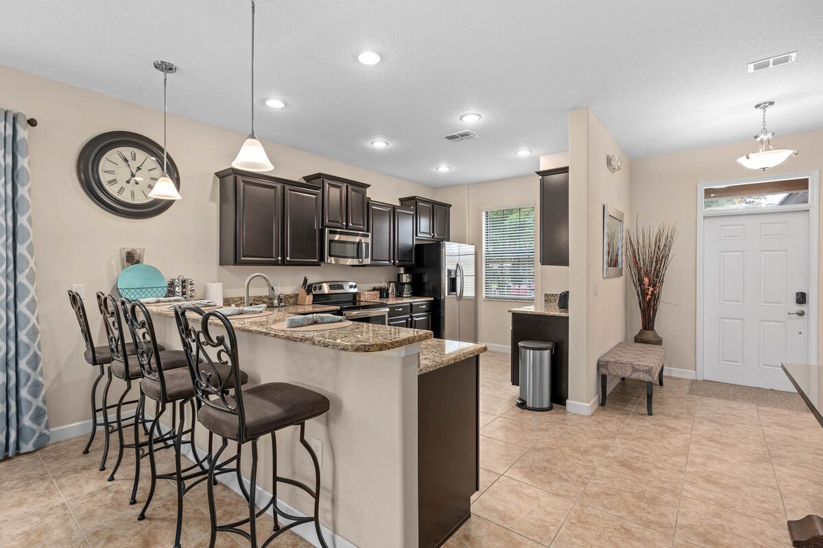 Sleeps 15! + Heated Pool+ Lazy River + Game room