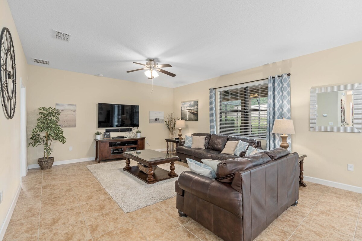 Sleeps 15! + Heated Pool+ Lazy River + Game room