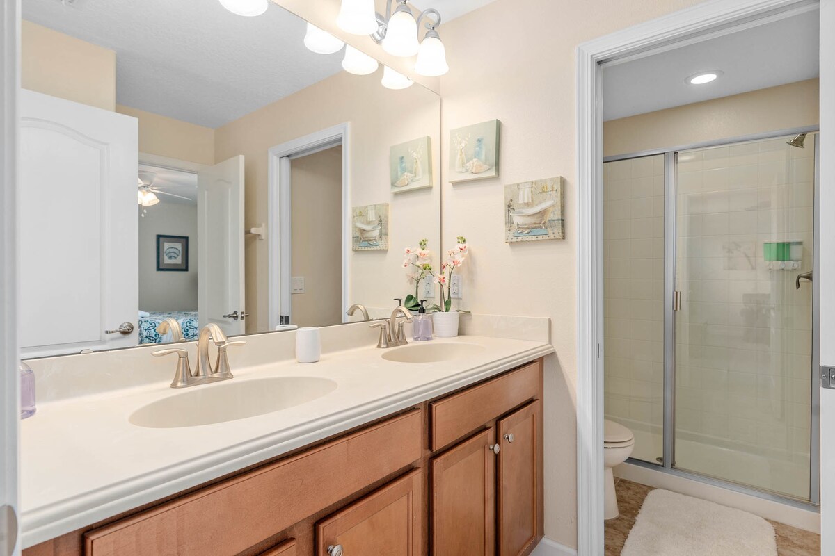 Sleeps 15! + Heated Pool+ Lazy River + Game room