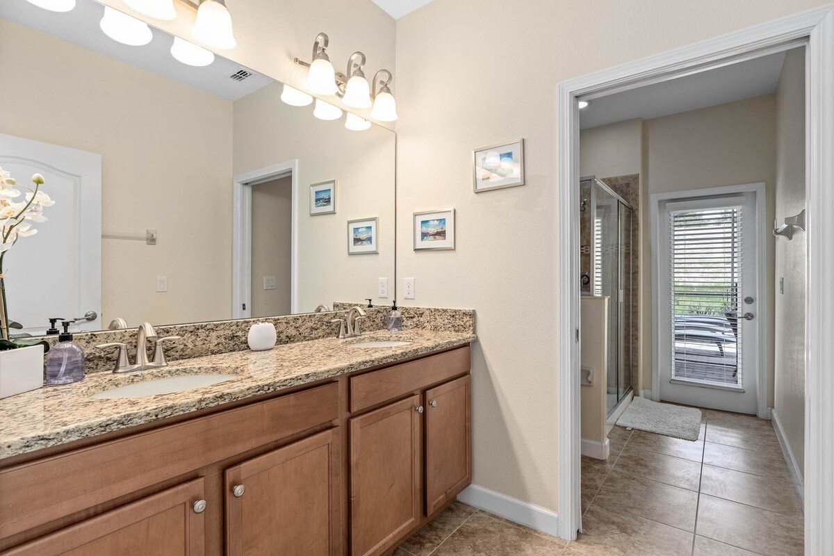 Sleeps 15! + Heated Pool+ Lazy River + Game room