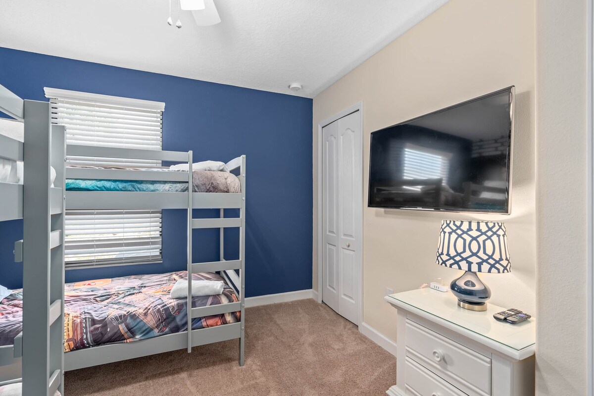 Sleeps 15! + Heated Pool+ Lazy River + Game room