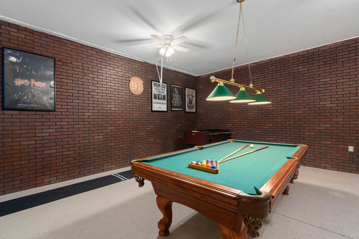 Sleeps 15! + Heated Pool+ Lazy River + Game room