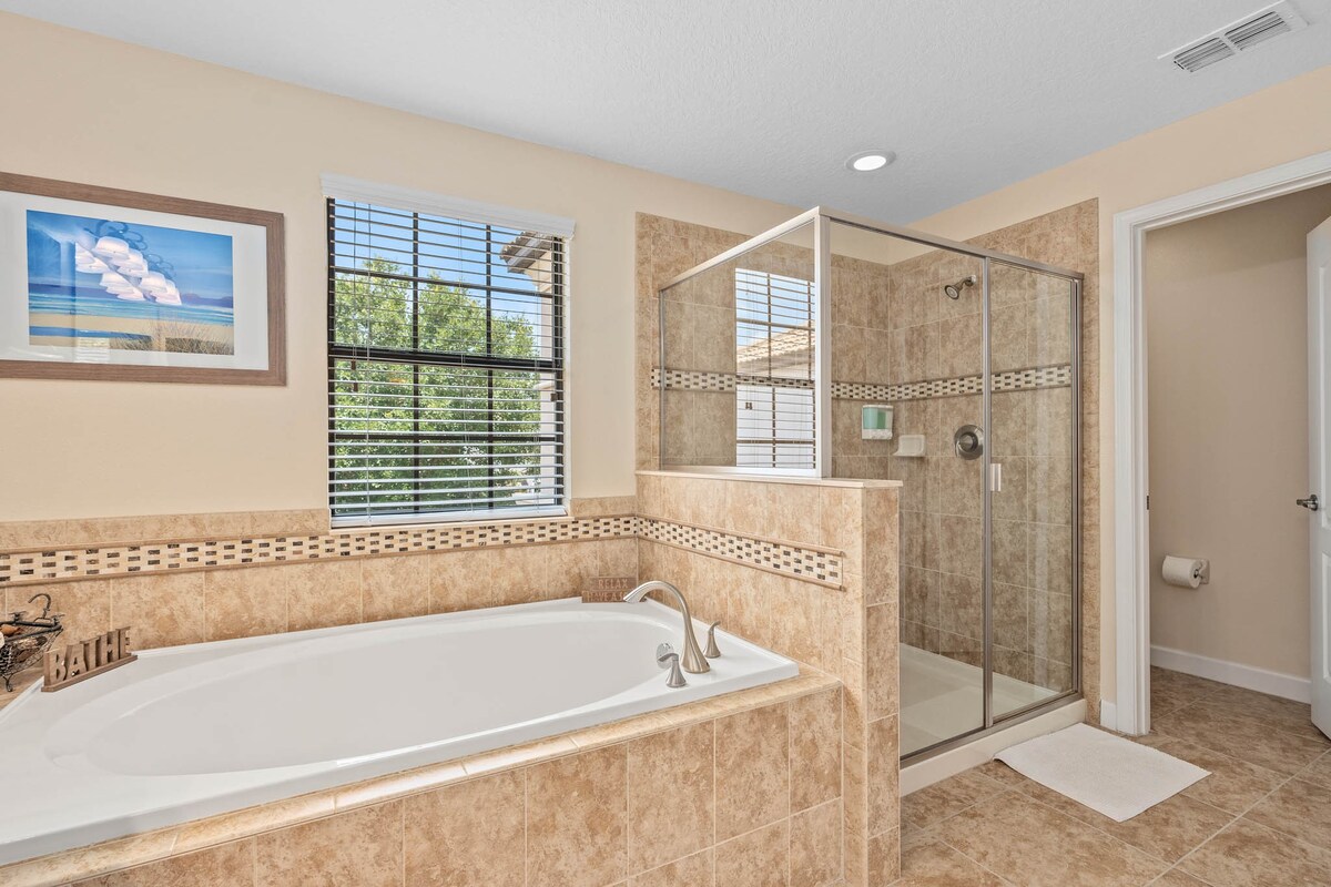 Sleeps 15! + Heated Pool+ Lazy River + Game room